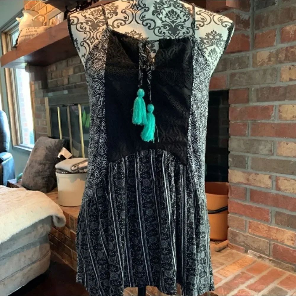 Maurice Top-black white teal tassels